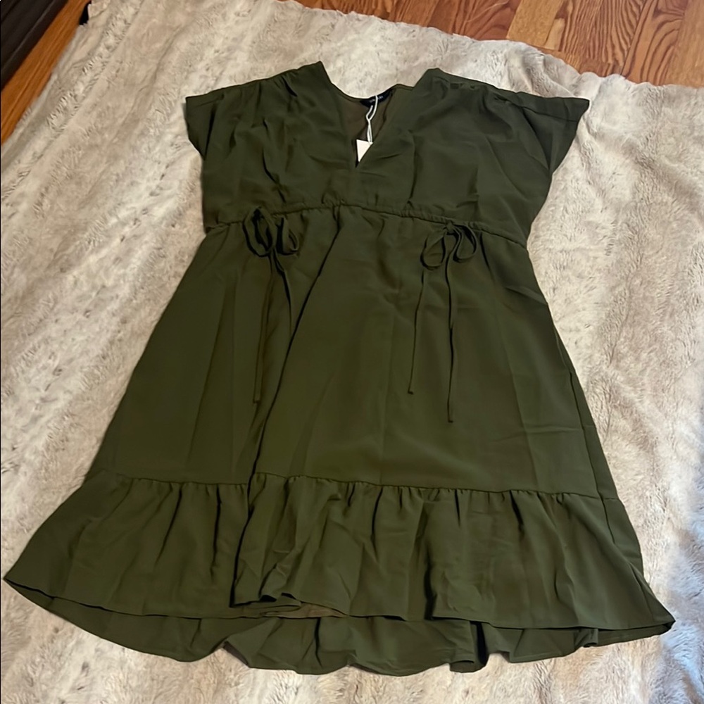 Green Ruched Midi Sundress with Dolman Sleeves - Picture 5 of 8